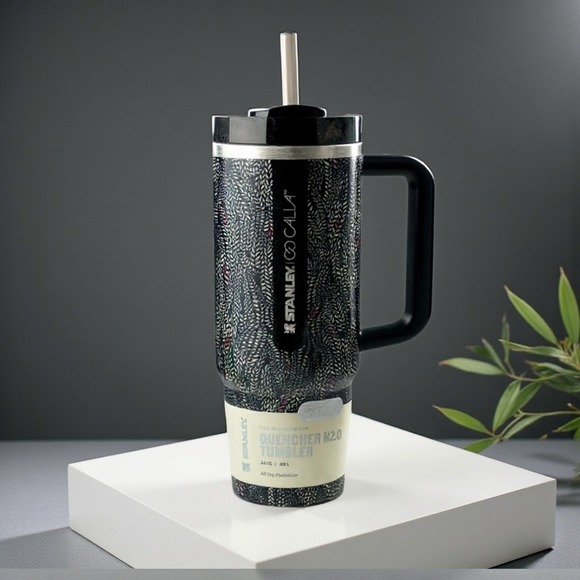 Stanley CALIA Quencher H2.0 FlowState Tumbler 30oz Black Knit Pattern New - Picture 3 of 4